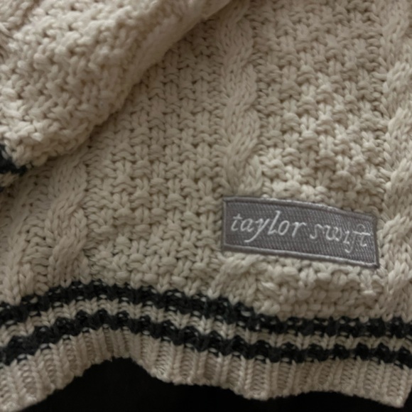 Taylor Swift Folklore re-release cardigan - Picture 2 of 6